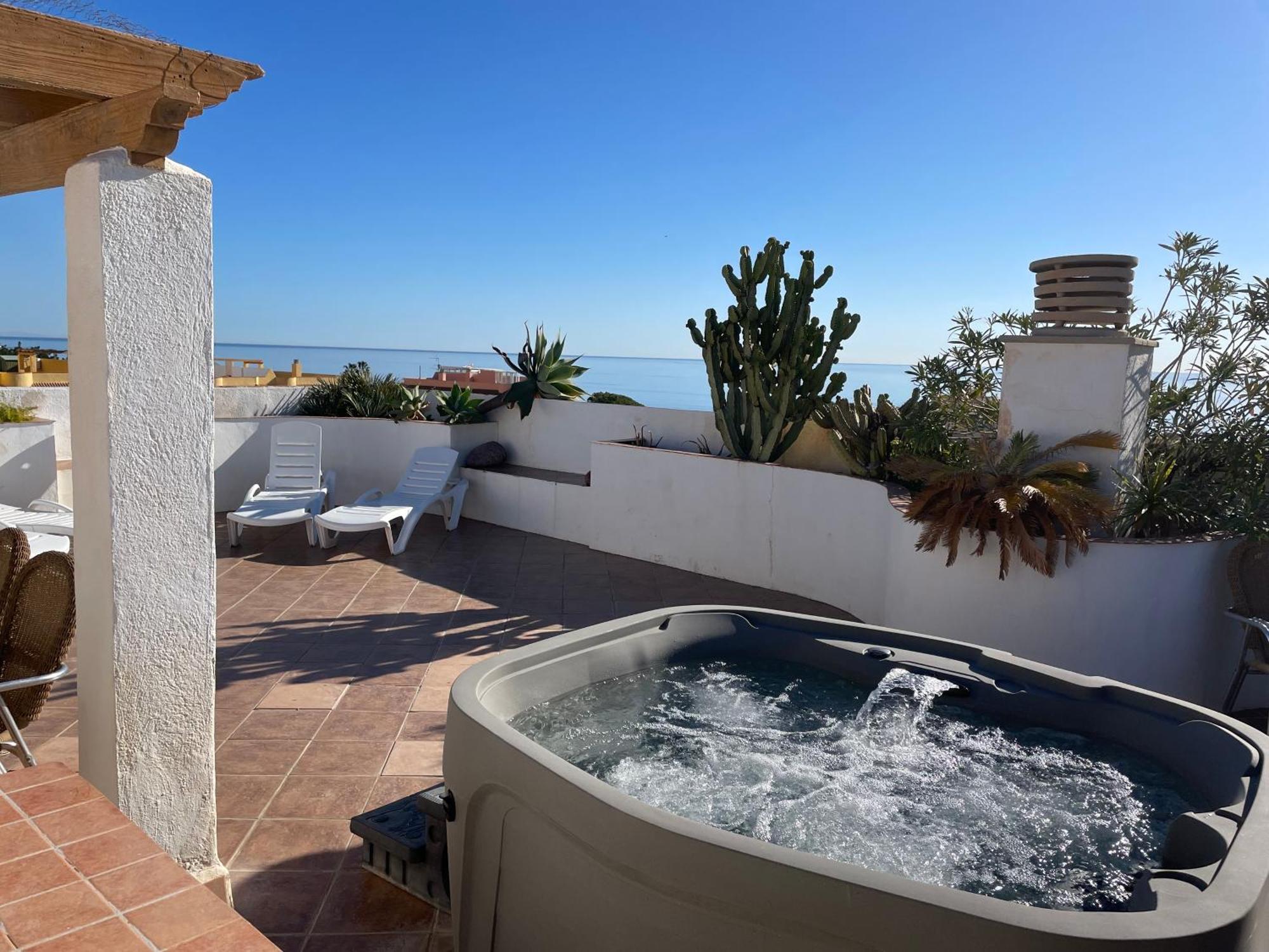 フエンヒロラPenthouse With Private Roof Terrace And Jacuzziアパートメント エクステリア 写真